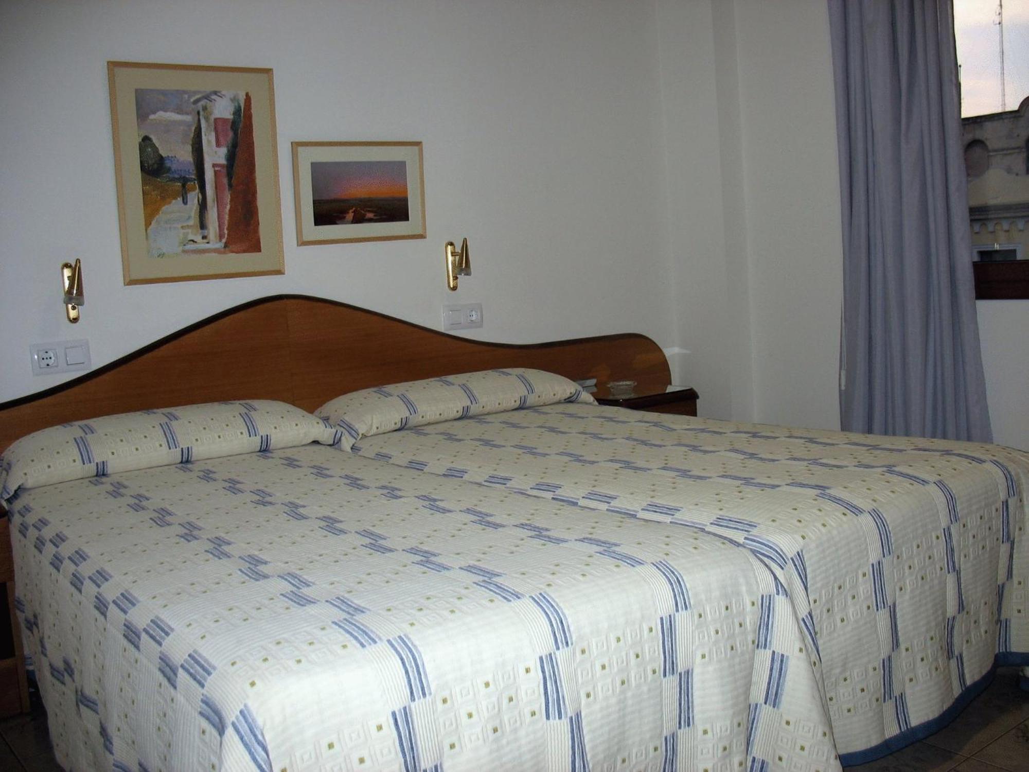 Hostal La Barretina Figueras Exterior foto