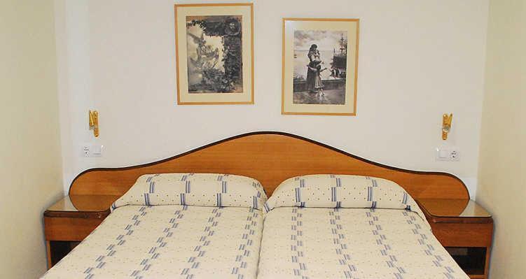 Hostal La Barretina Figueras Habitación foto